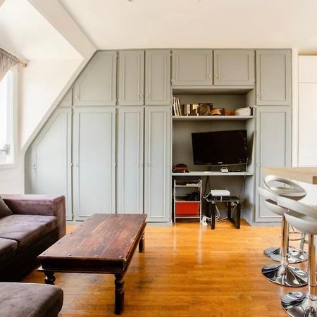 Beautiful Apartment With A View Of Eiffel Tower In Center Parigi Esterno foto