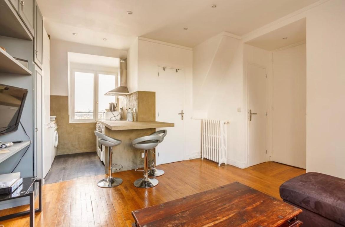 Beautiful Apartment With A View Of Eiffel Tower In Center Parigi Esterno foto