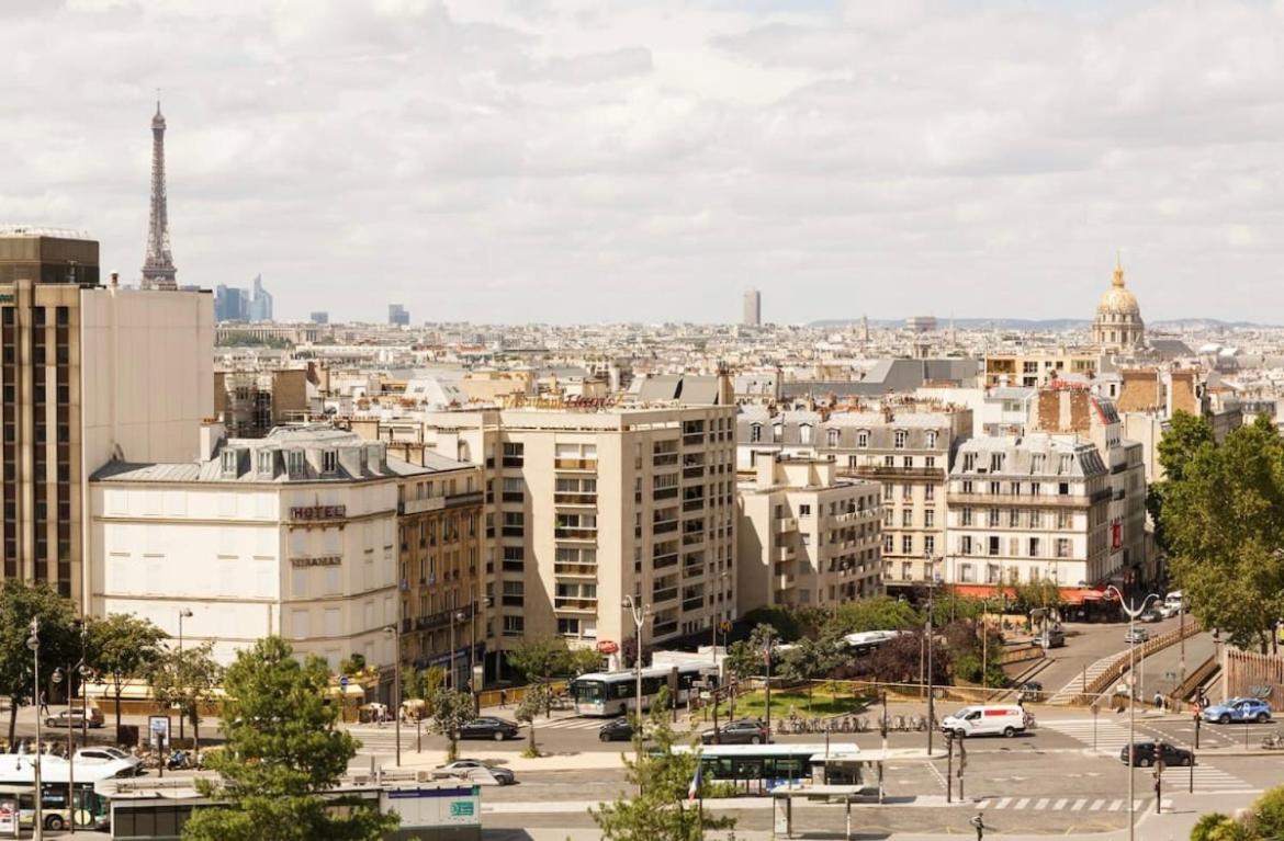Beautiful Apartment With A View Of Eiffel Tower In Center Parigi Esterno foto