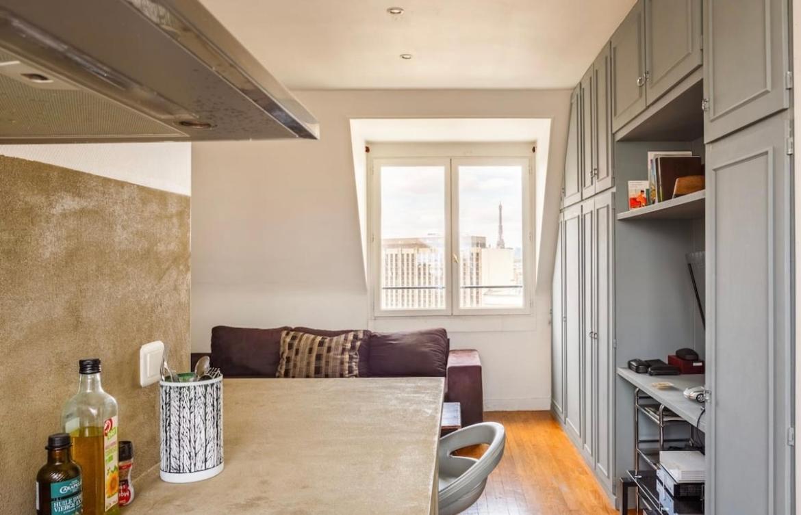 Beautiful Apartment With A View Of Eiffel Tower In Center Parigi Esterno foto