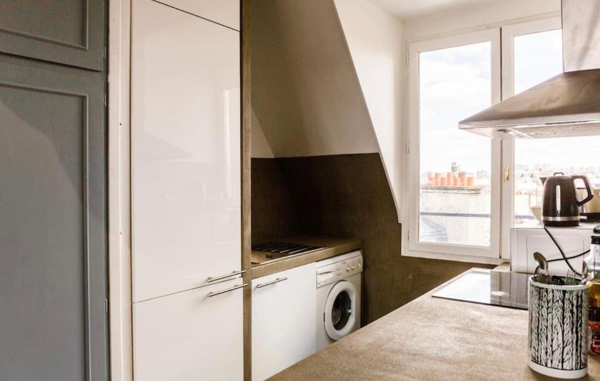 Beautiful Apartment With A View Of Eiffel Tower In Center Parigi Esterno foto