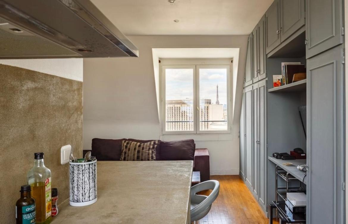 Beautiful Apartment With A View Of Eiffel Tower In Center Parigi Esterno foto